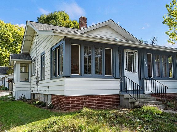 2nd image of 219 Conlogue Ave