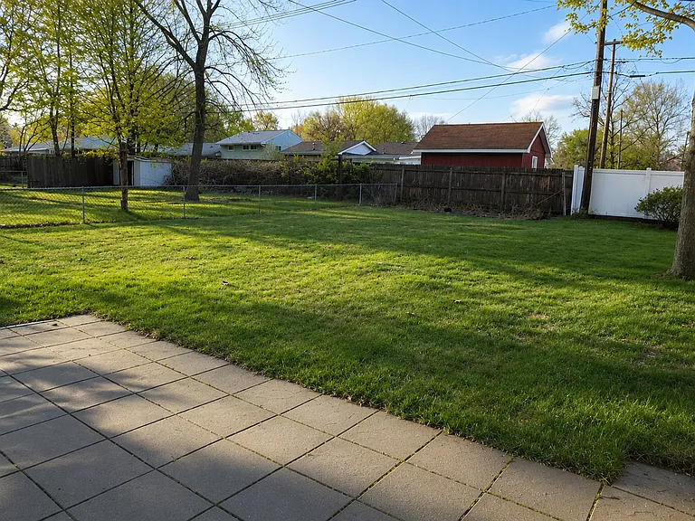 1202 Cambridge Dr — Photo 12