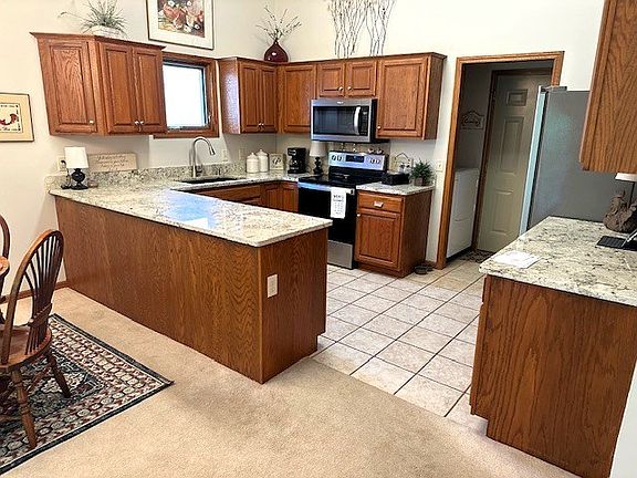 4th image of 1034 E Republic Cir