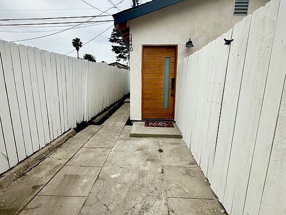 3rd image of 1440 W 69th St