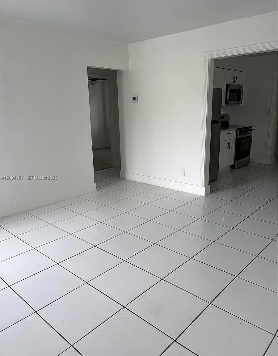 2 bed, 1.0 bath, 1794 sqft, $2,400 — Photo 3
