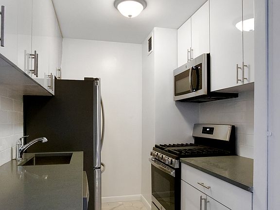 2nd image of 404 E 79th St #9FF