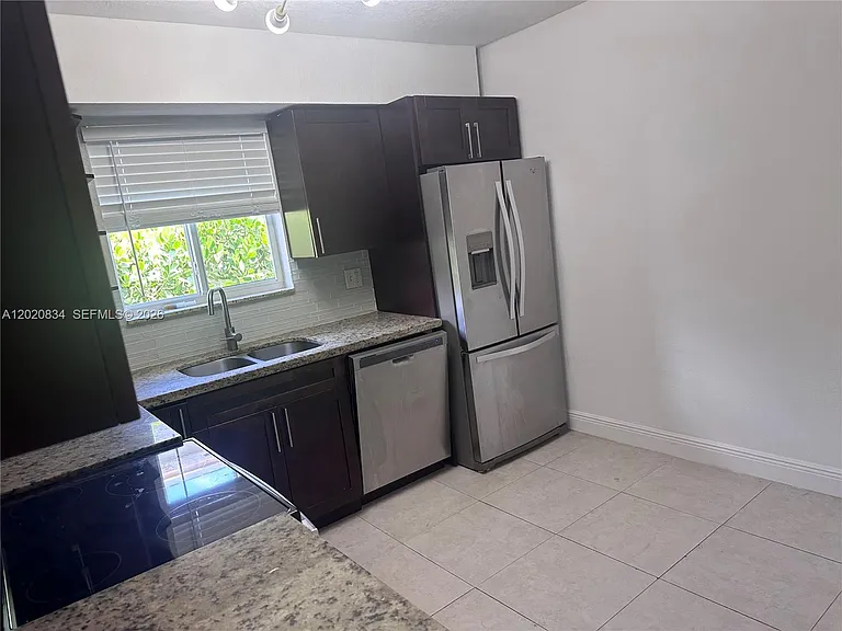 2806 SW 35th Ave #1 — Photo 15