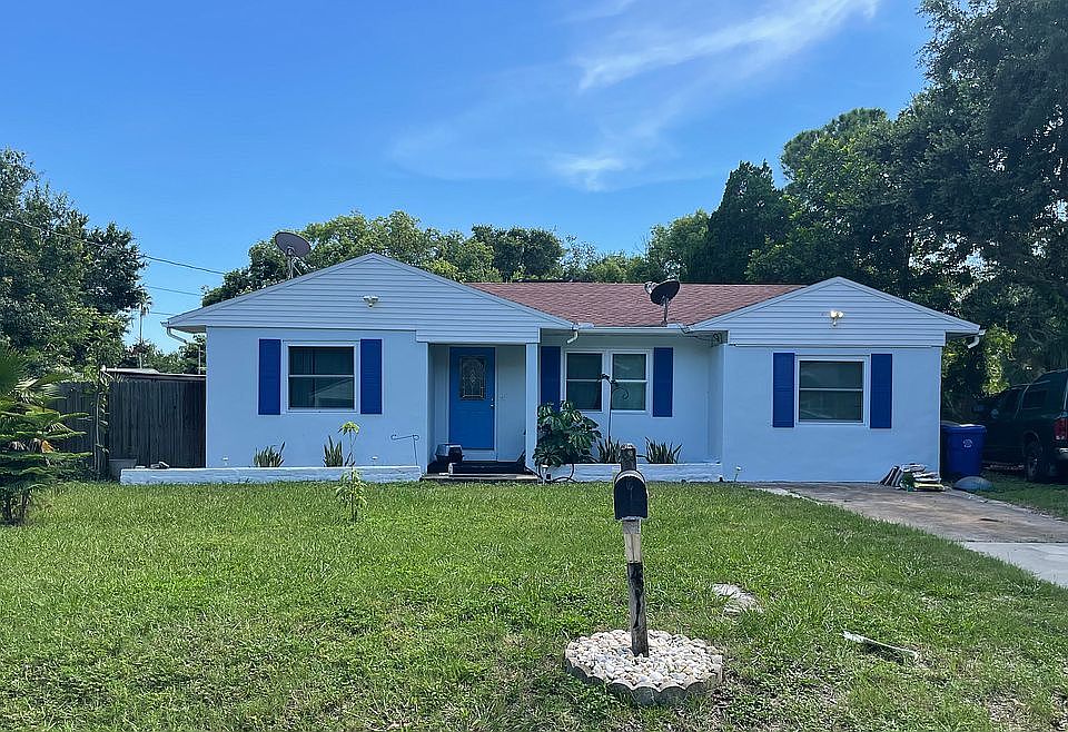 1st image of 411 San Salvador Dr