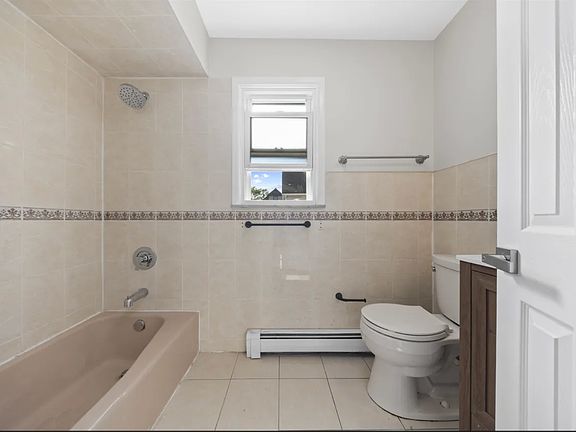 4th image of 18 E 3rd St Floor 2