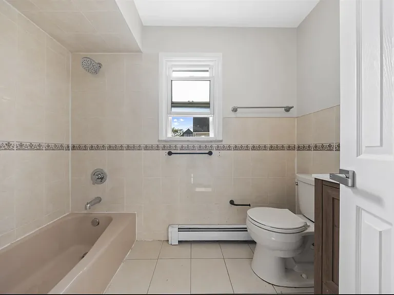 18 E 3rd St #2 — Photo 4