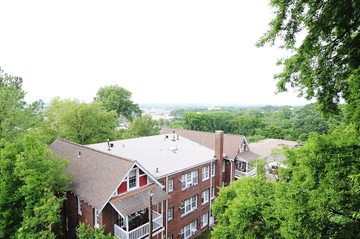 Building Photo - 2920 Rhodes Cir