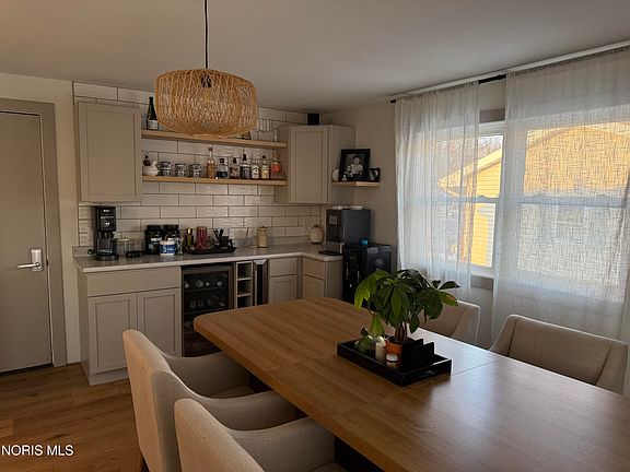 5th image of 851 Anthony Wayne Blvd