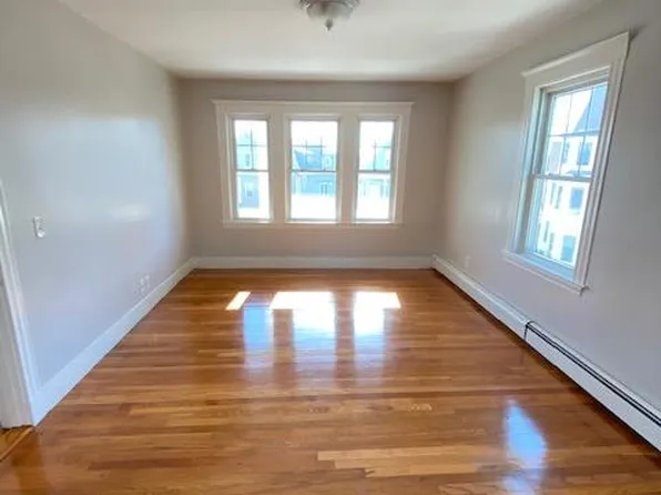 439 Medford St, Somerville, MA 02145
