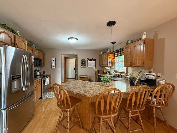 5th image of 825 E Barachel Ln