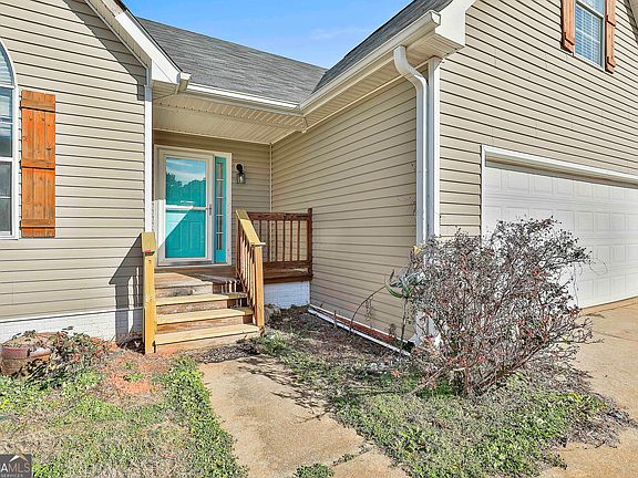 2nd image of 128 Calico Loop