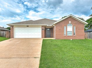 441 Firewood Dr, Centerton, AR 72719
