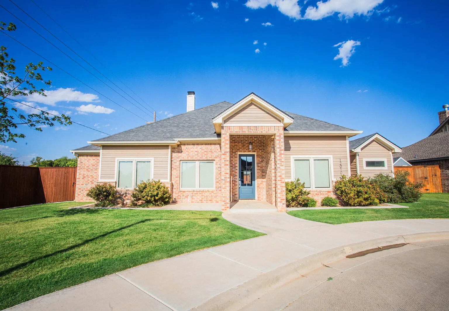 4 bed, 3.0 bath, 2562 sqft, $3,500 — Photo 1