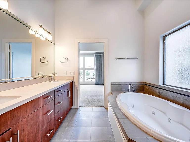 1729 Reinerman St — Photo 29