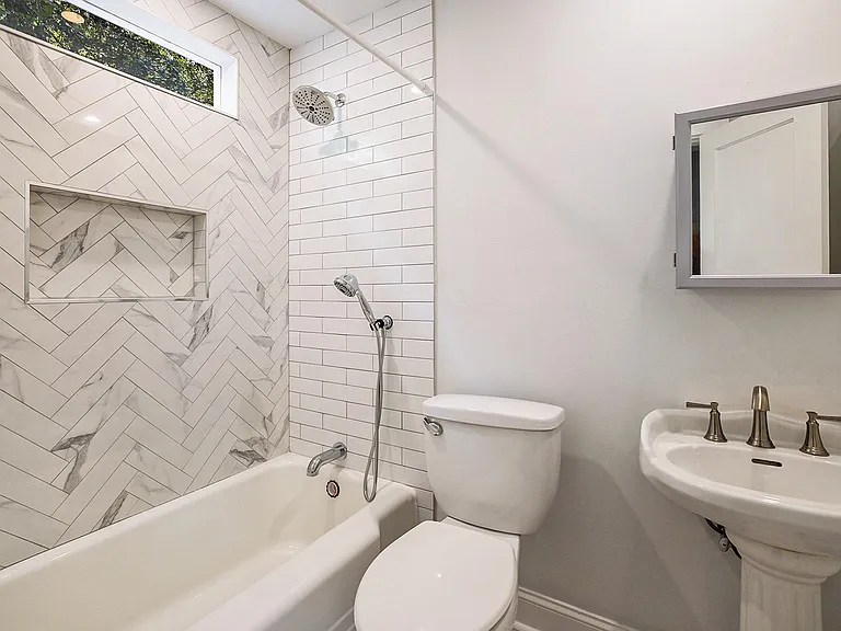 1131 Leesville St #B — Photo 9