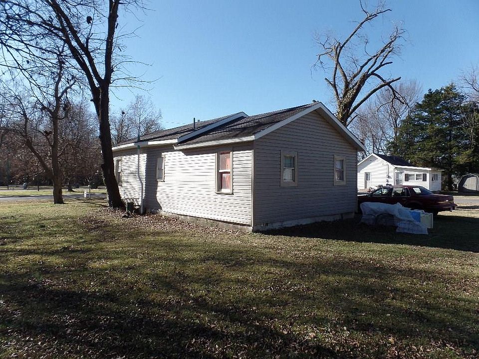 1st image of 621 W Benton St