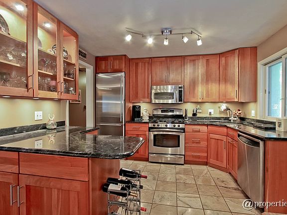 3rd image of 425 W Pleasant Hill Blvd