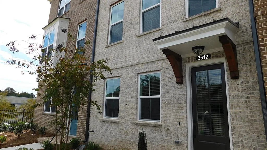 3 bed, 3.5 bath, 2090 sqft, $2,850 — Photo 4