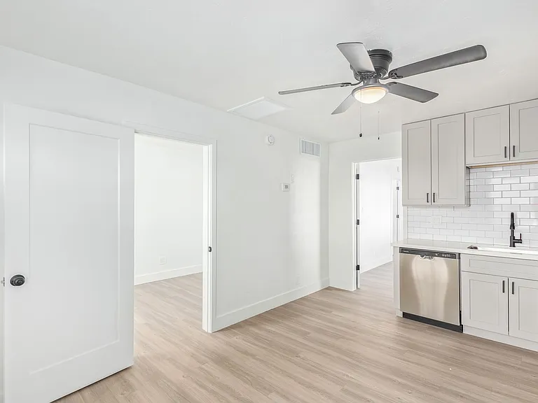 498 N Arizona Ave #5 — Photo 10