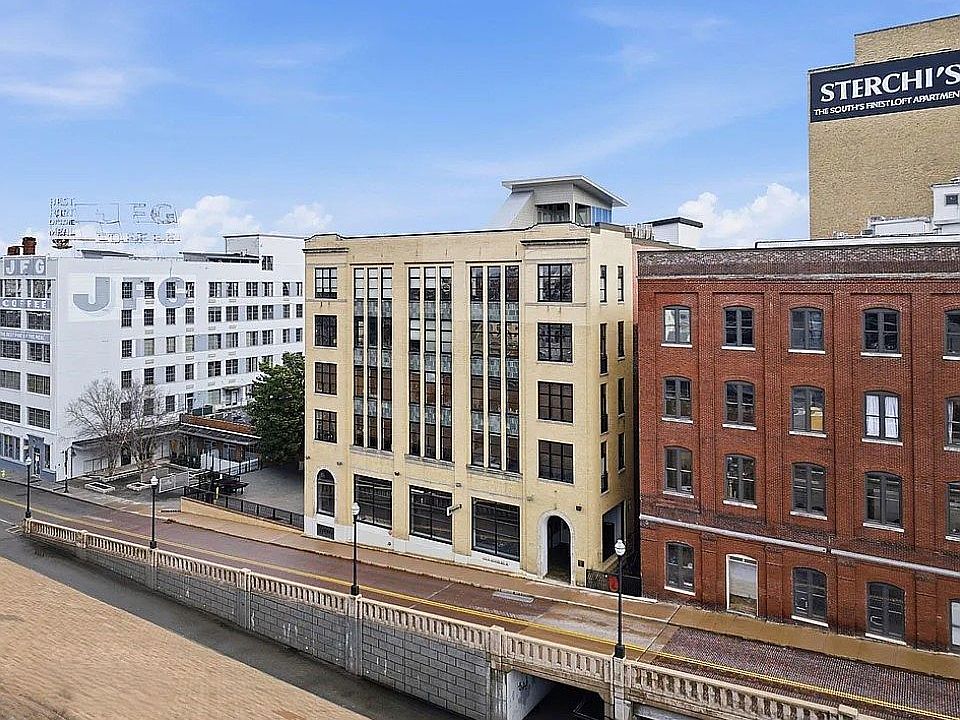 1st image of 220 W Jackson Ave #102