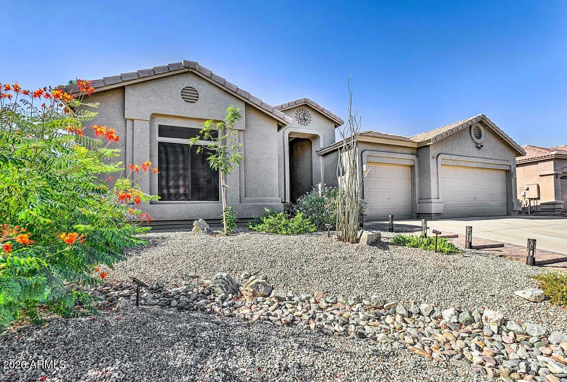 4 bed, 2.0 bath, 2195 sqft, $3,400 — Photo 2