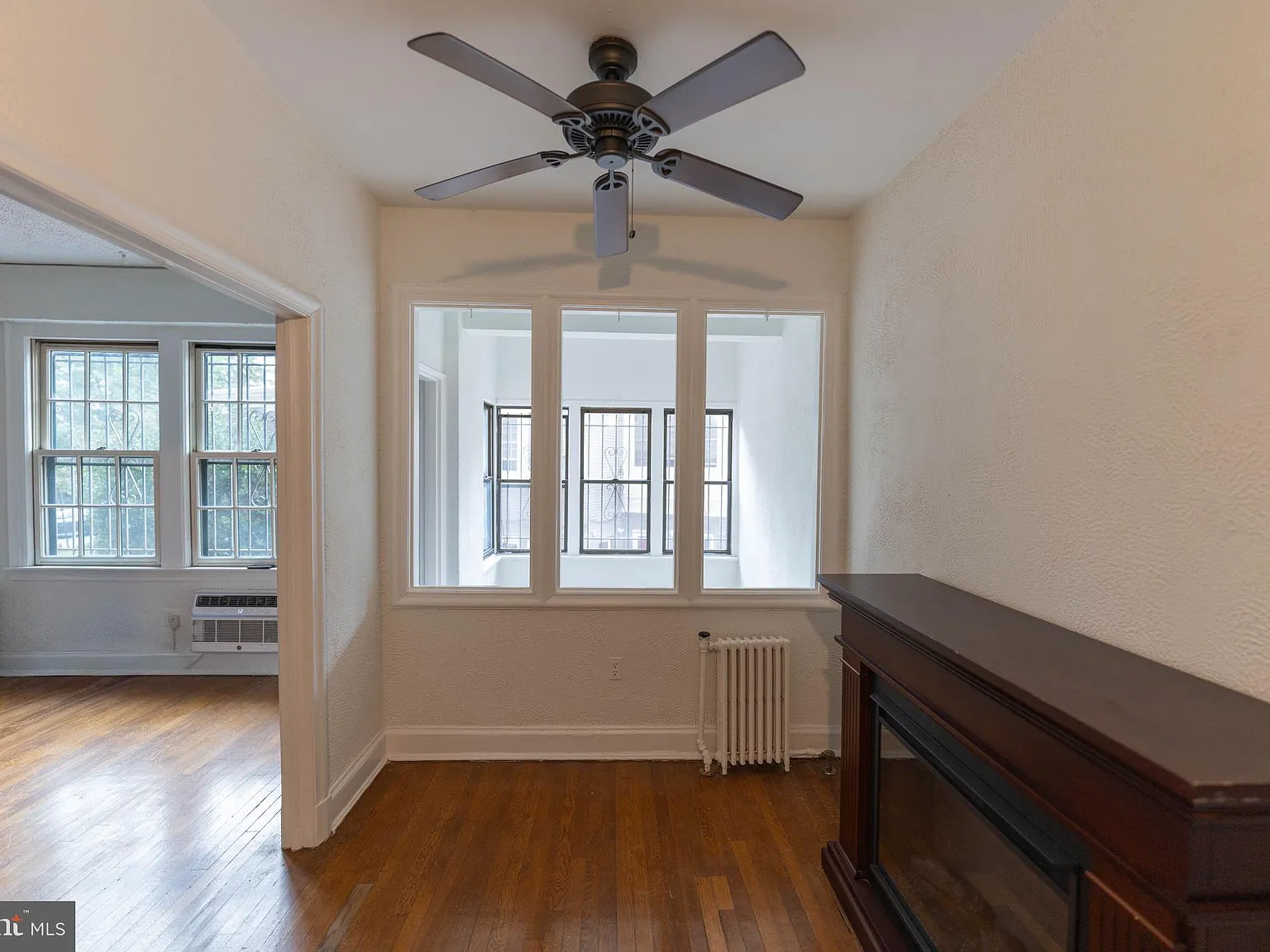 2032 Belmont Rd NW — Photo 2