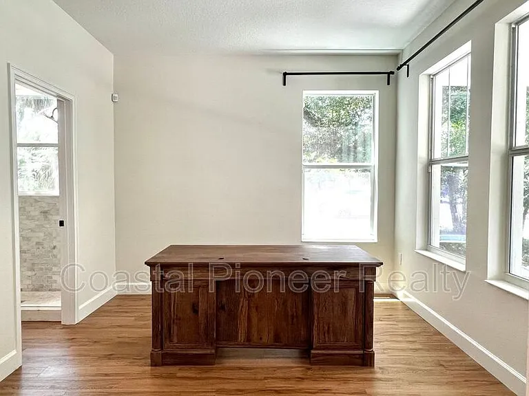 1738 W Spruce St — Photo 8