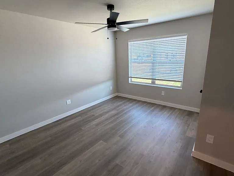 518 Colorado St — Photo 12