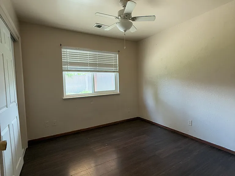 711 W Robin Ave — Photo 7
