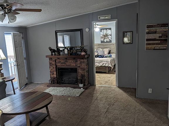 2nd image of 4096 Canary Palm Cir