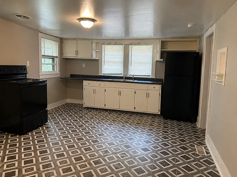 221 Neal St — Photo 6