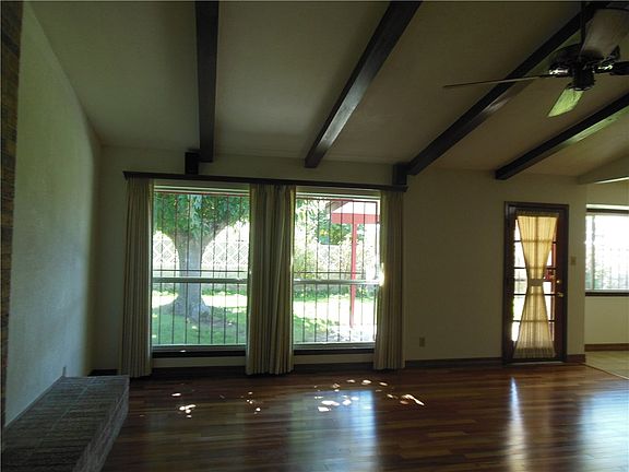 5th image of 2024 Sea Cove Dr