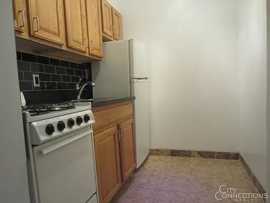 Rented by City Connections Realty | media 15