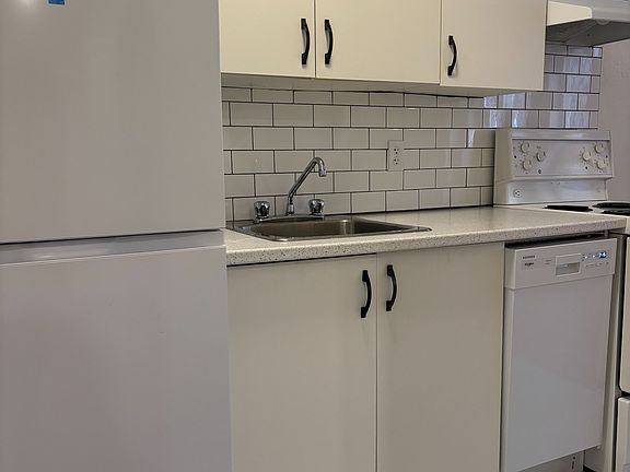 5th image of 216 Metcalfe St #18