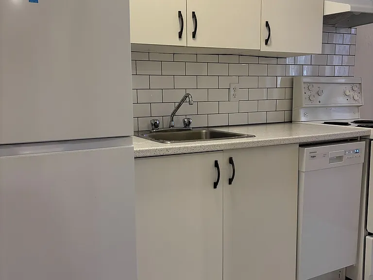 216 Metcalfe St #18 — Photo 5