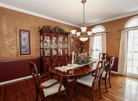 4th image of 2325 River Woods Dr