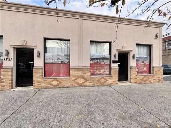 1221 Bay St.