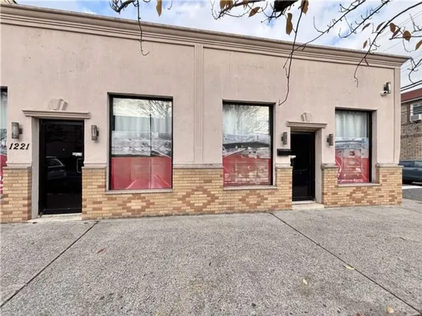 1221 Bay St., Staten Island, NY 10305