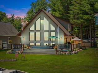 11435 Lake Shore Dr, Fife Lake, MI 49633