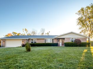 2388 Meadowgreen Dr, Dayton, OH 45431