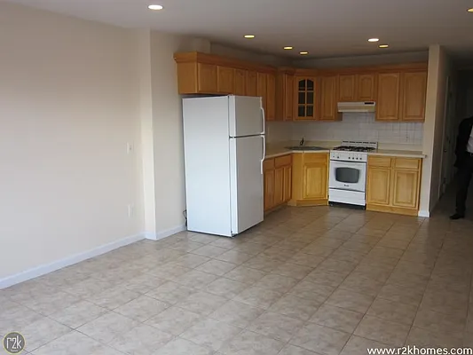 Rented by Realty 2000 Corp | media 5