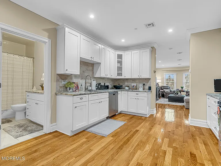 564 Sairs Ave #7 — Photo 2