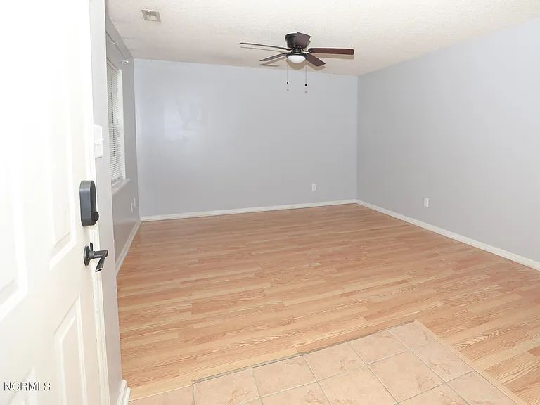 621 S Hampton Dr — Photo 5