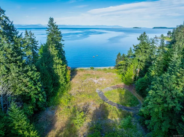 4218 Island Hwy S, Courtenay, BC V9N 9T9