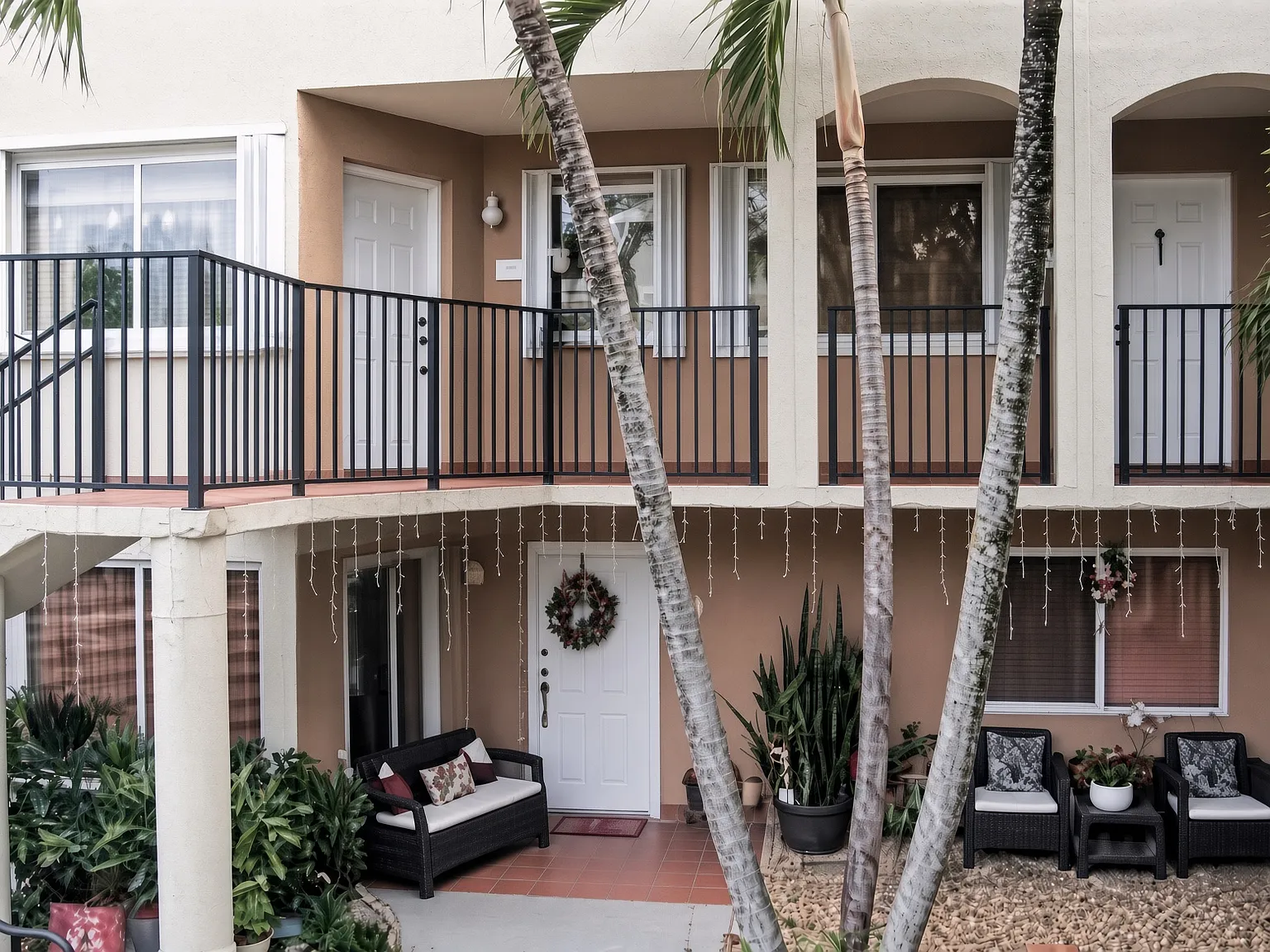 2 bed, 2.5 bath, 1160 sqft, $2,200 — Photo 2