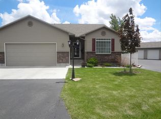 864 S Katie Ct, Ammon, ID 83406