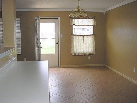 5th image of 1225 Highview Dr