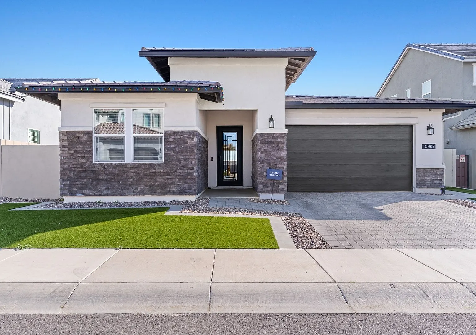 4 Bedroom Single Family Home in Surprise — Photo 2