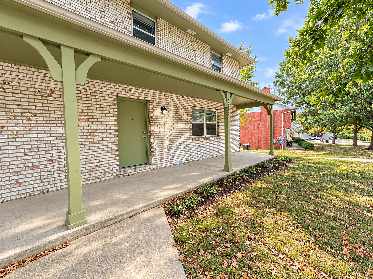 Charming and Spacious South Side 3-Bedroom Duplex — Photo 3