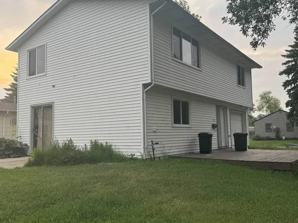 205 Eastern Ave, Grafton, ND 58237